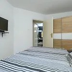 Wunderschoenes Ferienhaus In Pomer Mit Garten